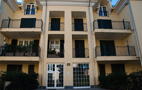 Fotografia esterna dell'ingresso per Atena s.r.l. - Residenza ai Pini